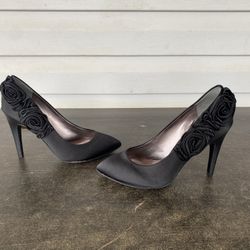 Nina New York Women Heel Sandal Black Satin Upper Flower Accent Shoes Size 7.5