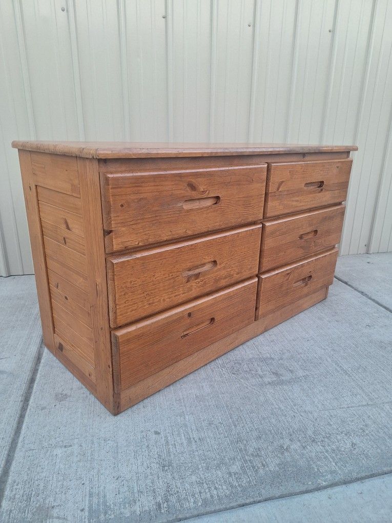 Kids Room Small Dresser (($160 FIRM))