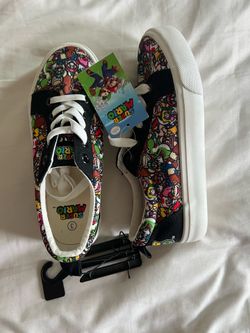 New Super Mario Canvas Sneakers Shoes  Size 3 (kids)