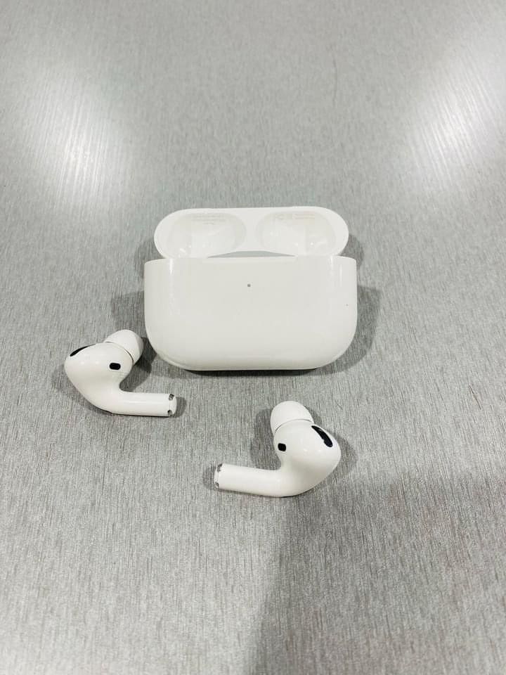 Apple AirPods Pro 1st Gen Noise Cancelling Wireless Headphones