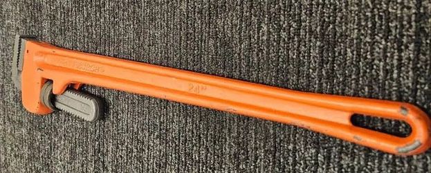 24-inch Heavy-Duty Adjustable Straight Pipe Wrench Reliable & Durable Cast Steel