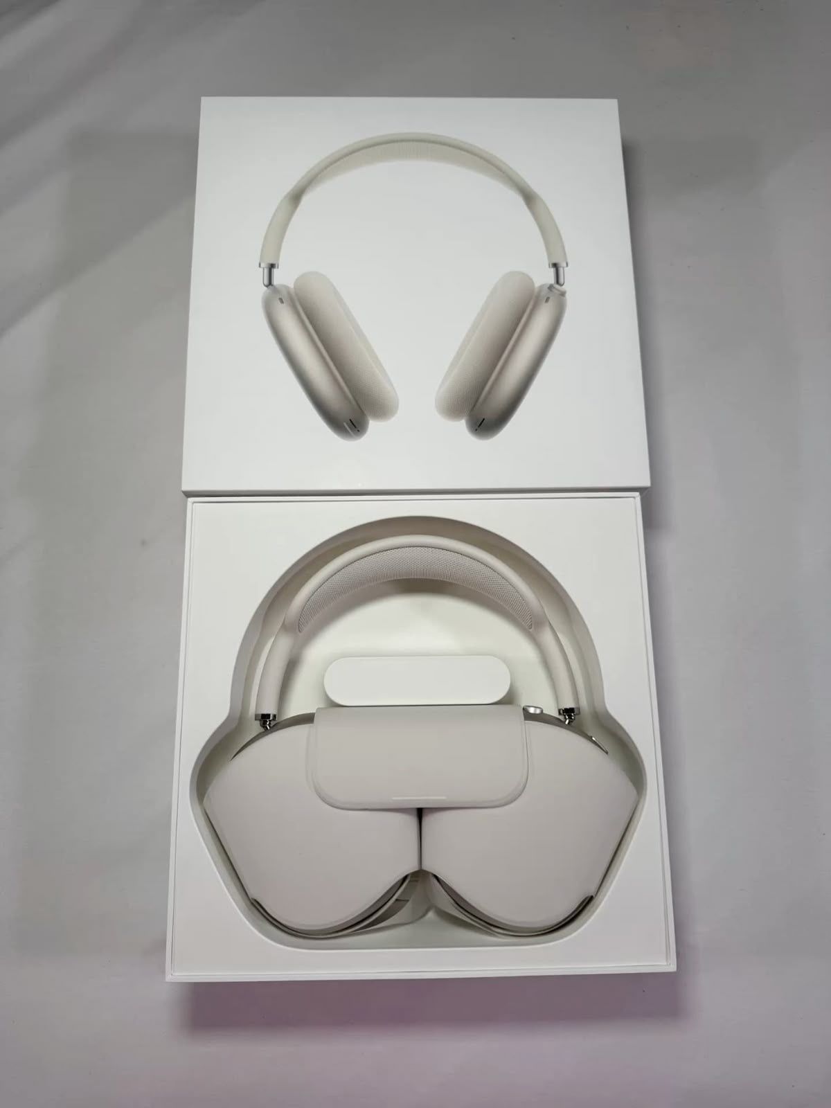 Apple AirPods Max — Starlight