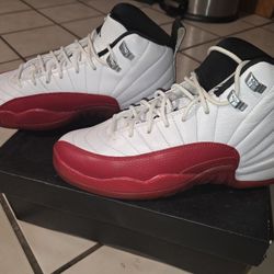 air jordan 12 retro GS size 6.5y Womens 8