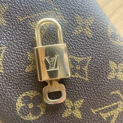 Authentic Louis Vuitton Lock And Key #302