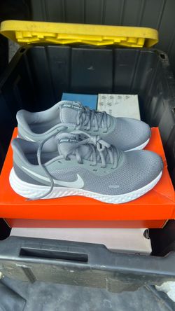 NEW Nike Revolution Women’s 8.5 In Box