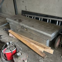 Huskey Took Box For Truck