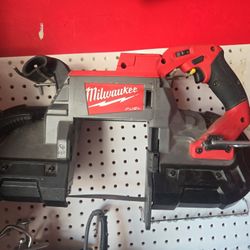 Milwaukee M18 Deep Cut Band Saw