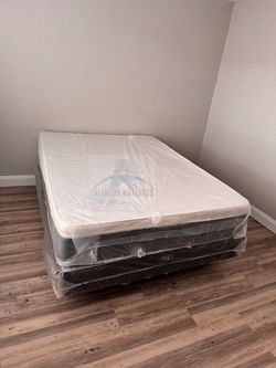 Queen mattress pillow top set with box spring (2pc - new)