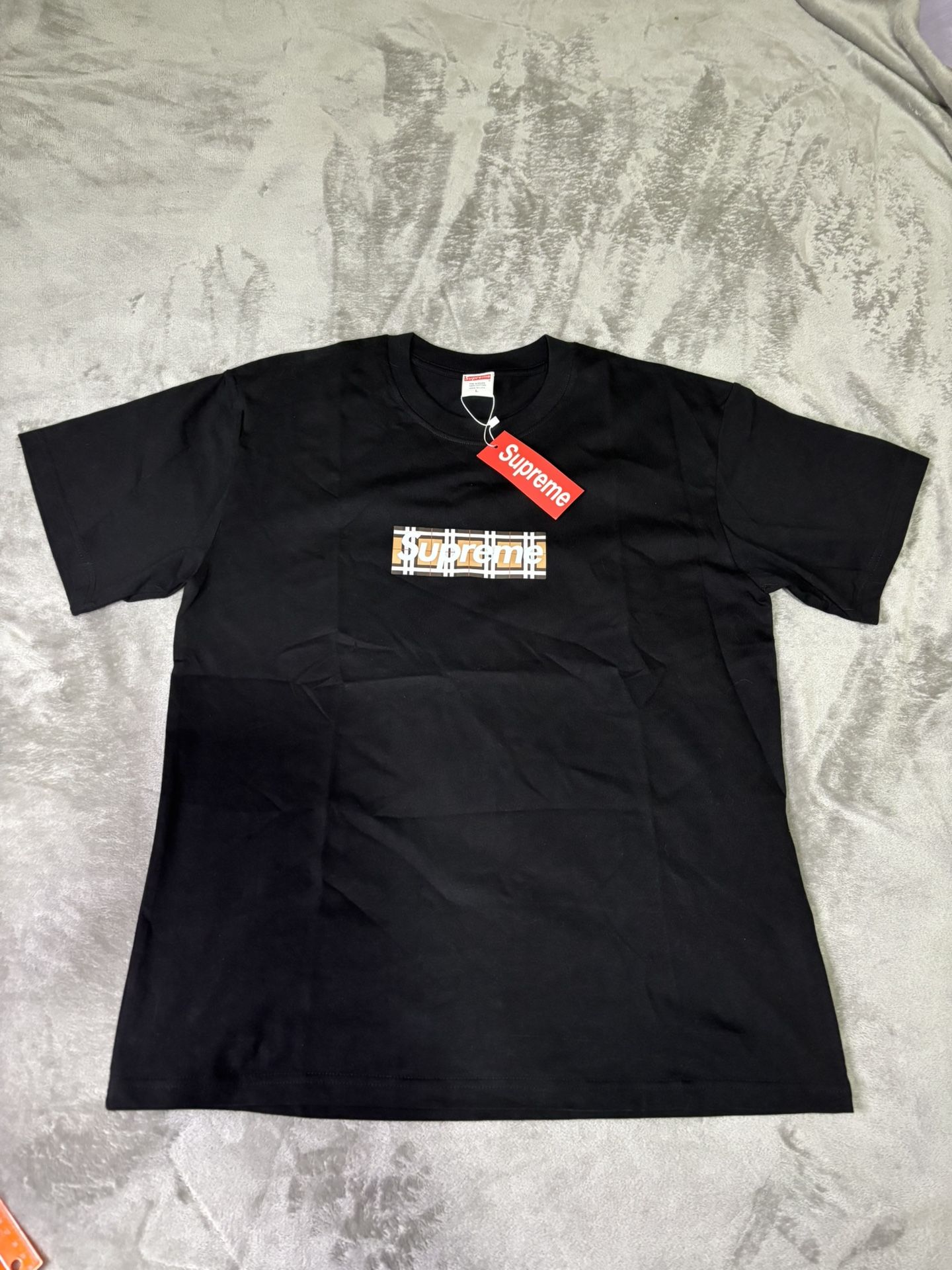 Supreme T Shirt Size large 
