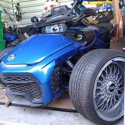 Canam  F3 Spyder With Lights