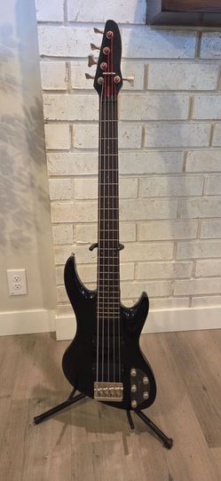 Dearmond Pilot Pro 5 string bass