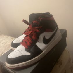 🏀Jordan 1 Size 9