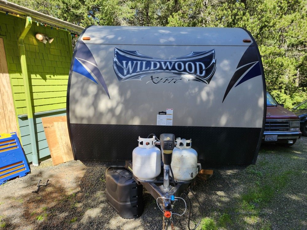 2015 Wildwood X-Lite 261BHXL Travel Trailer