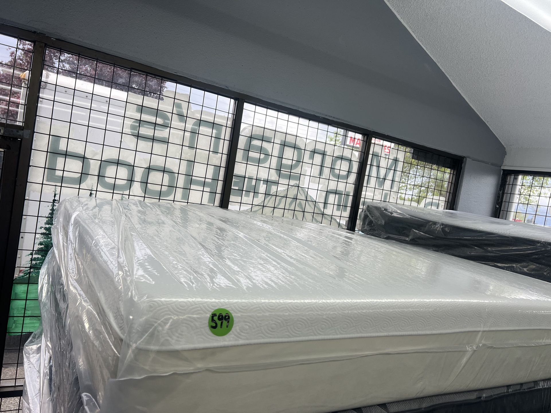 KING SIZE TEMPURPEDIC CLOUD MATTRESS & BOX SPRINGS BED SET