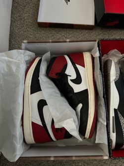 Nike air Jordan’s size 9.5 men’s/ mens coach bag
