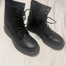 Women’s Size 7 Black Leather Doc Marten’s *worn 3 Times*