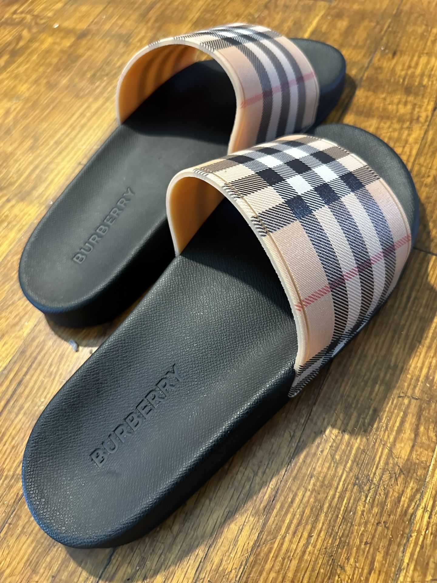 Burberry Men’s Size 9