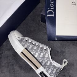 B23 League Low-Top Sneaker White and Black Dior Oblique Canvas