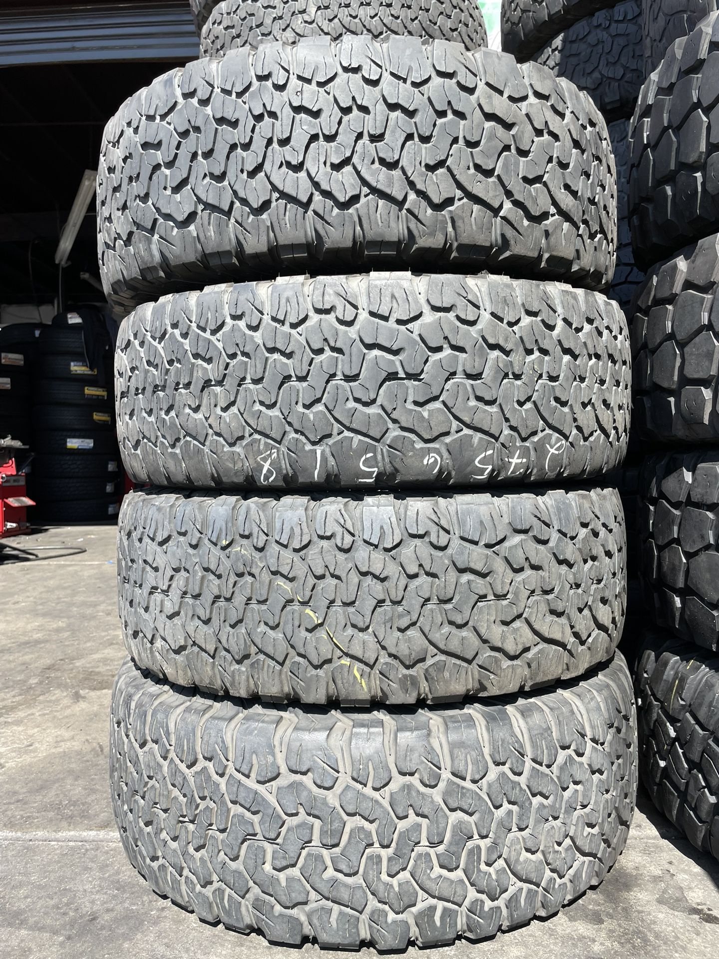 Vendo Un Set De Llantas LT275/65R18 Marca BFGOODRICH