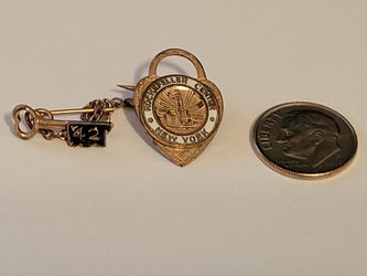 Vintage Rockefeller Center New York 1942 Pin Heart Shaped Lock With Key