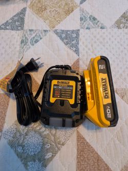 DEWALT 20V 2Ah Battery and Charger Combo