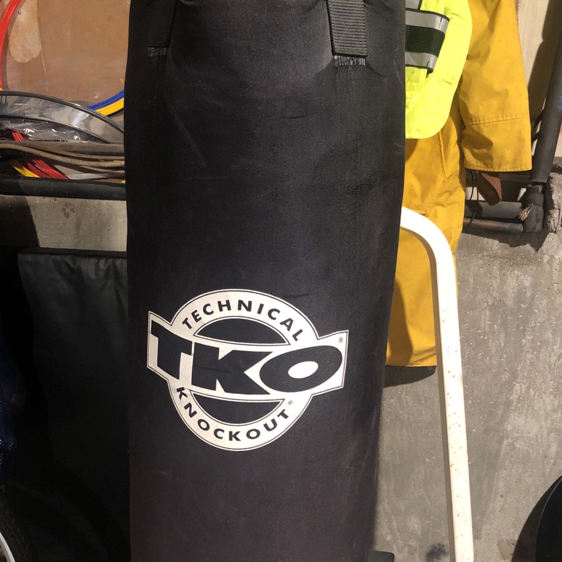 Everlast Technical knockout Punching Bag W/ Speed Bag