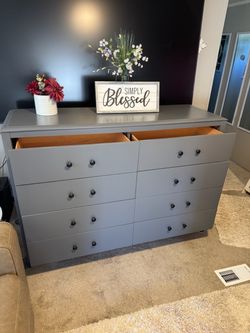 ✨✨BEAUTIFUL GRAY BIG AND TALL 8 DRAWER DRESSER✨✨