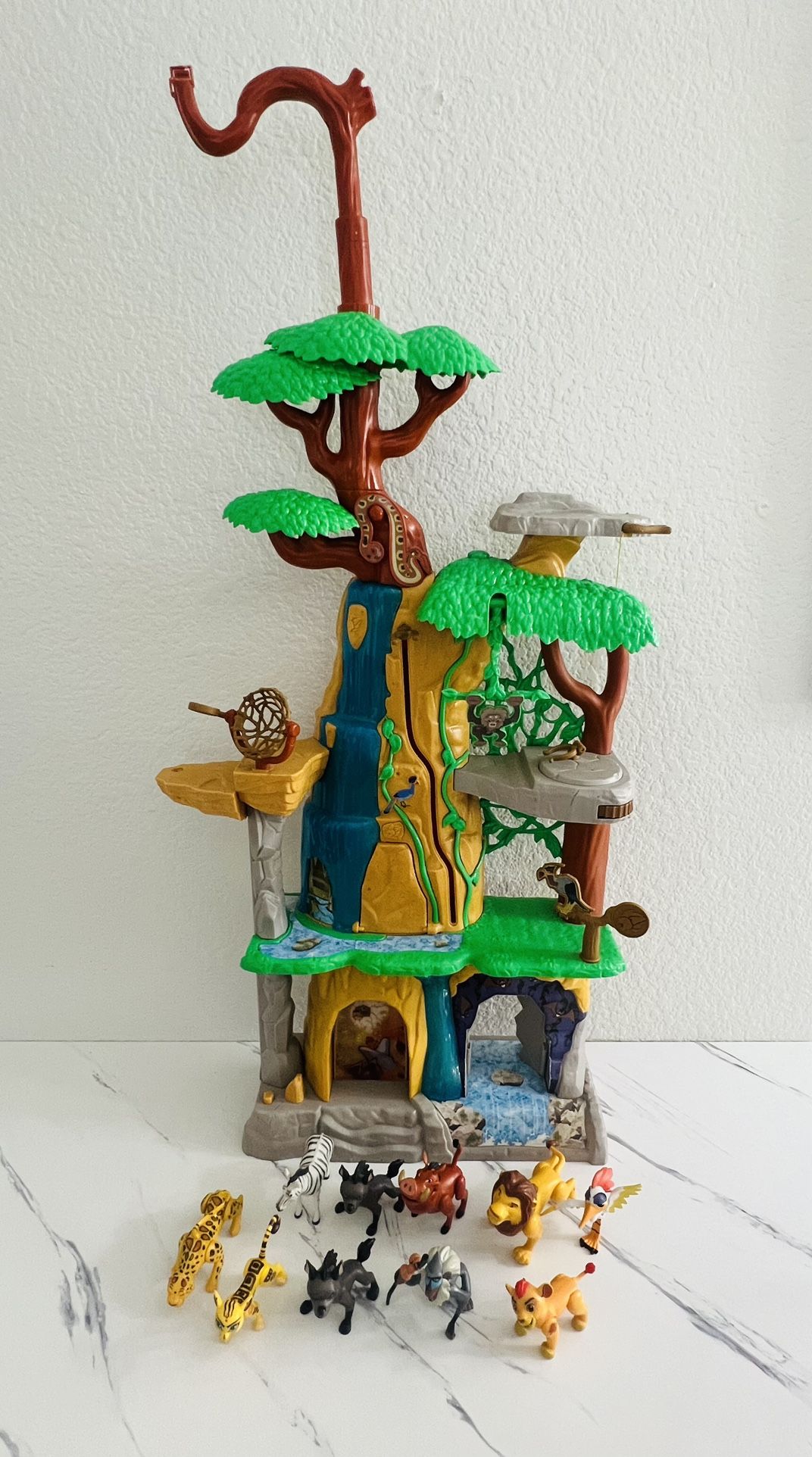 Disney Junior Lion Guard Training Lair Play Set Lights Sounds 10