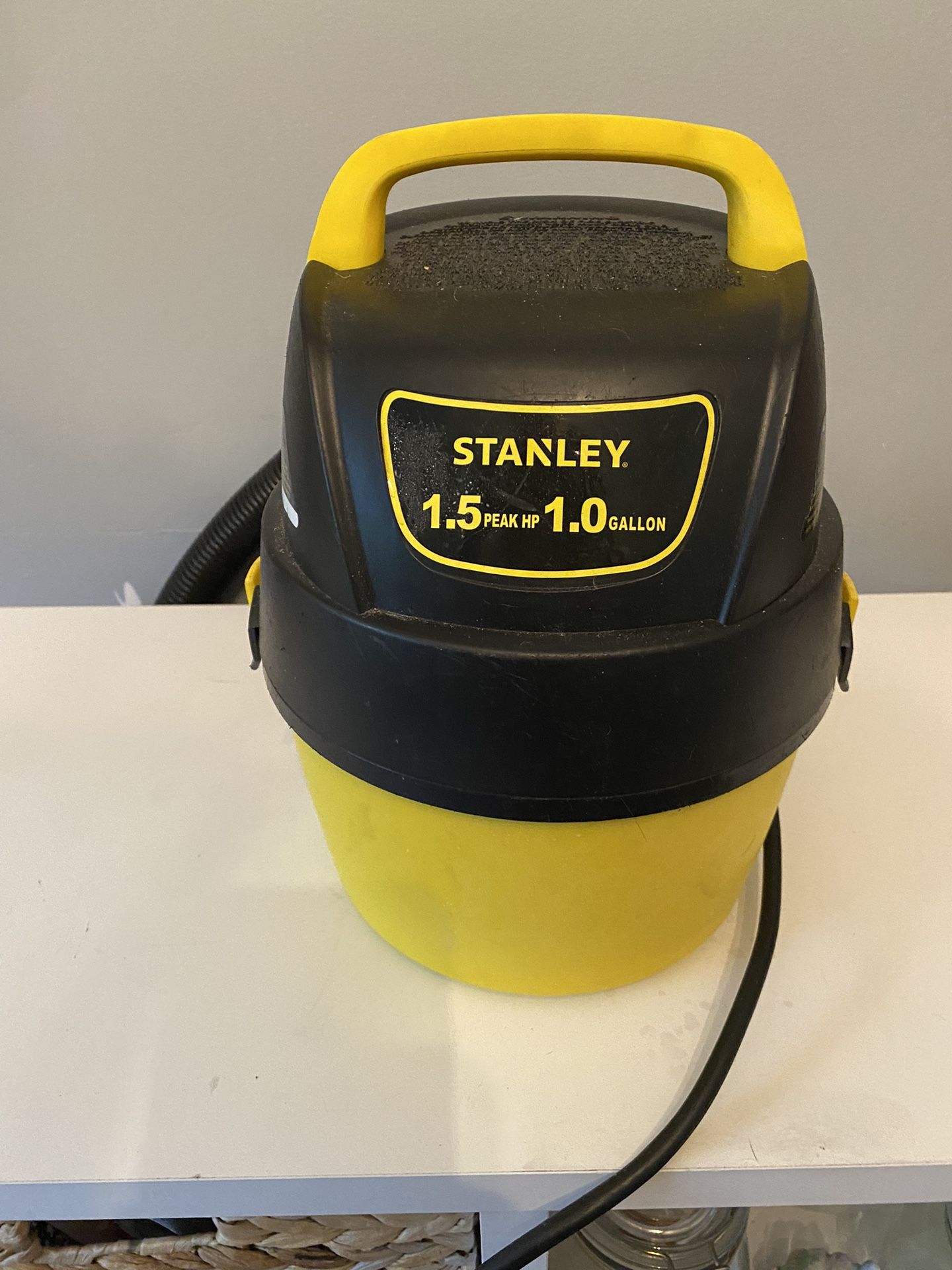 Stanley Wet/Dry Vacuum, 1 Gallon, 1.5 Horsepower $20