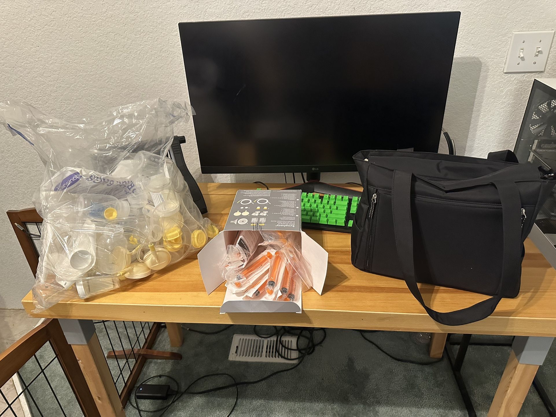 Medela Breast Pump With Carrying Case