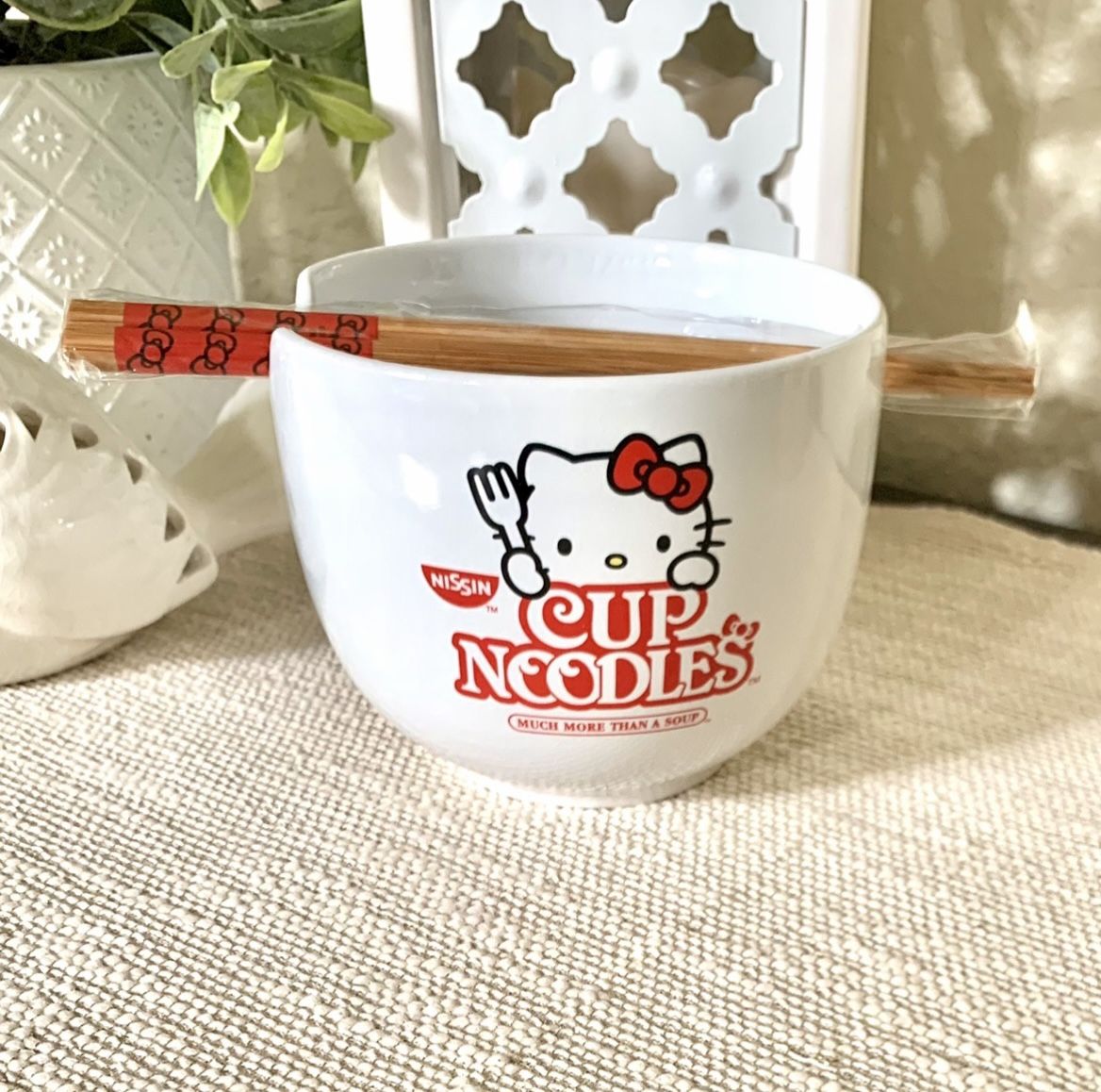 HELLO KITTY RAMEN BOWL with Chopsticks