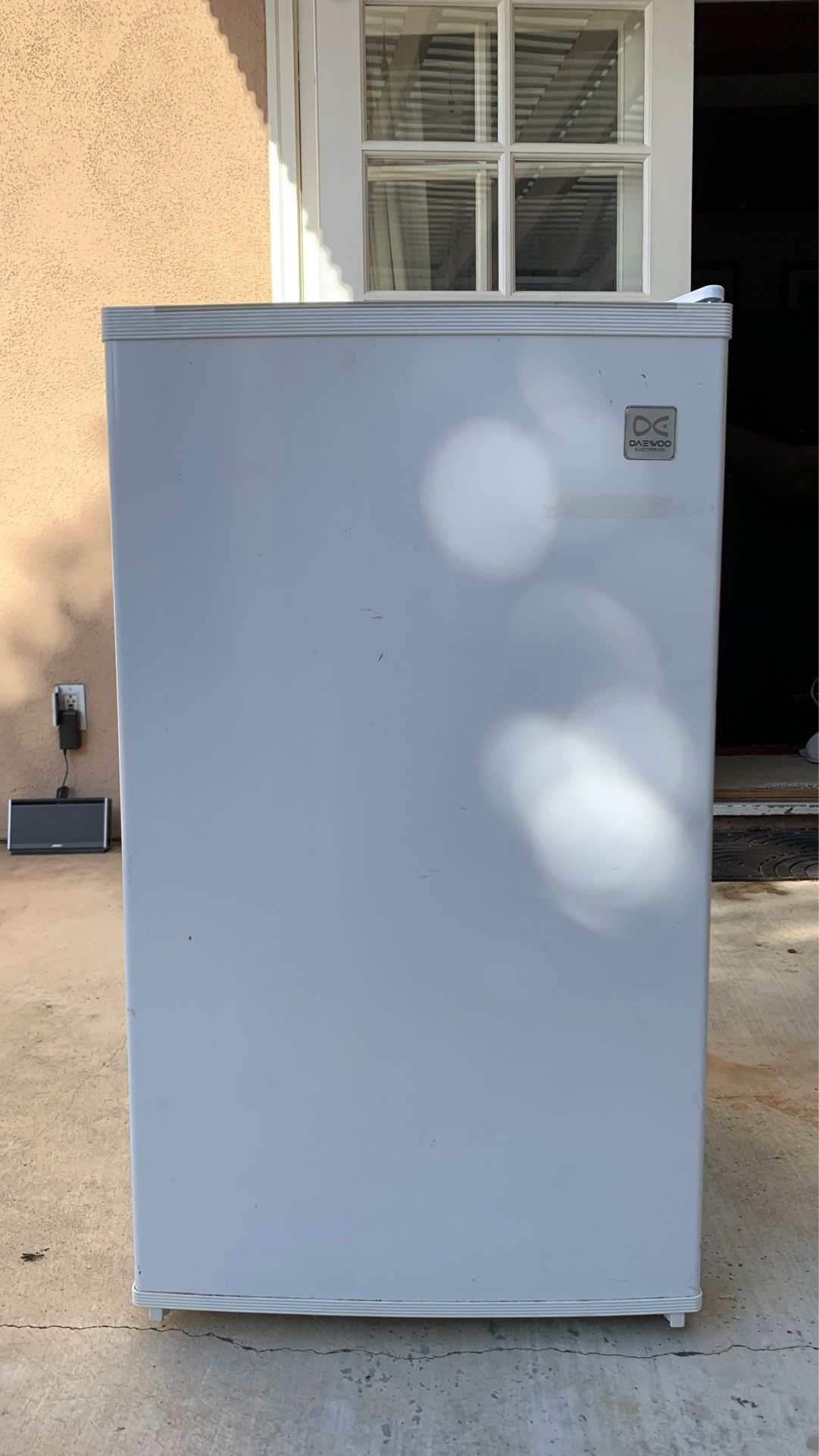 Daewoo Mini-fridge (model FR-147RV)