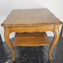 Bassett Furniture Vintage Wood French Provincial Style 2 Tier End Table
