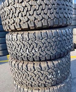 265/60/18 Bfgoodich Ko2 set de Tires con 70% de vida las 4