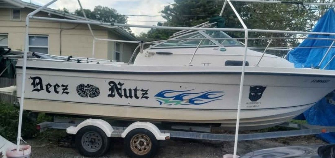 2002 Bayliner Wa with cubby cabin