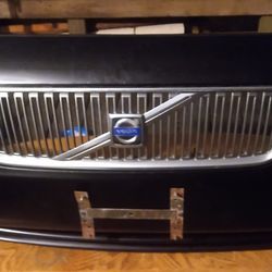 Used 2006 Volvo Front Bumper 