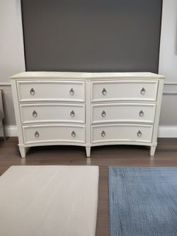 OFF WHITE DRESSER