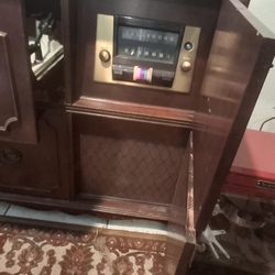 VINTAGE STROMBERG CARLSON RADIO/PHONOGRAPH CONSOL