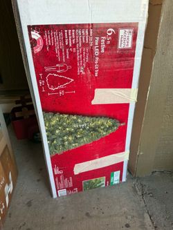 New 6.5 ft Christmas Tree pre lit