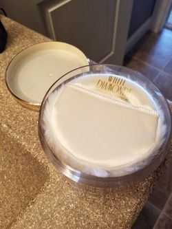 White Diamonds perfumed powder 5.3 oz