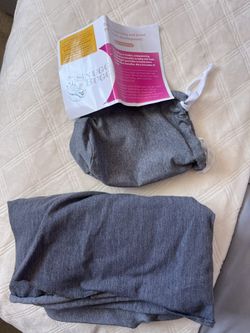 Snugg Bugg baby wrap with case & instruction
