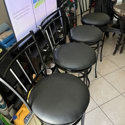 4 Bar Stools 