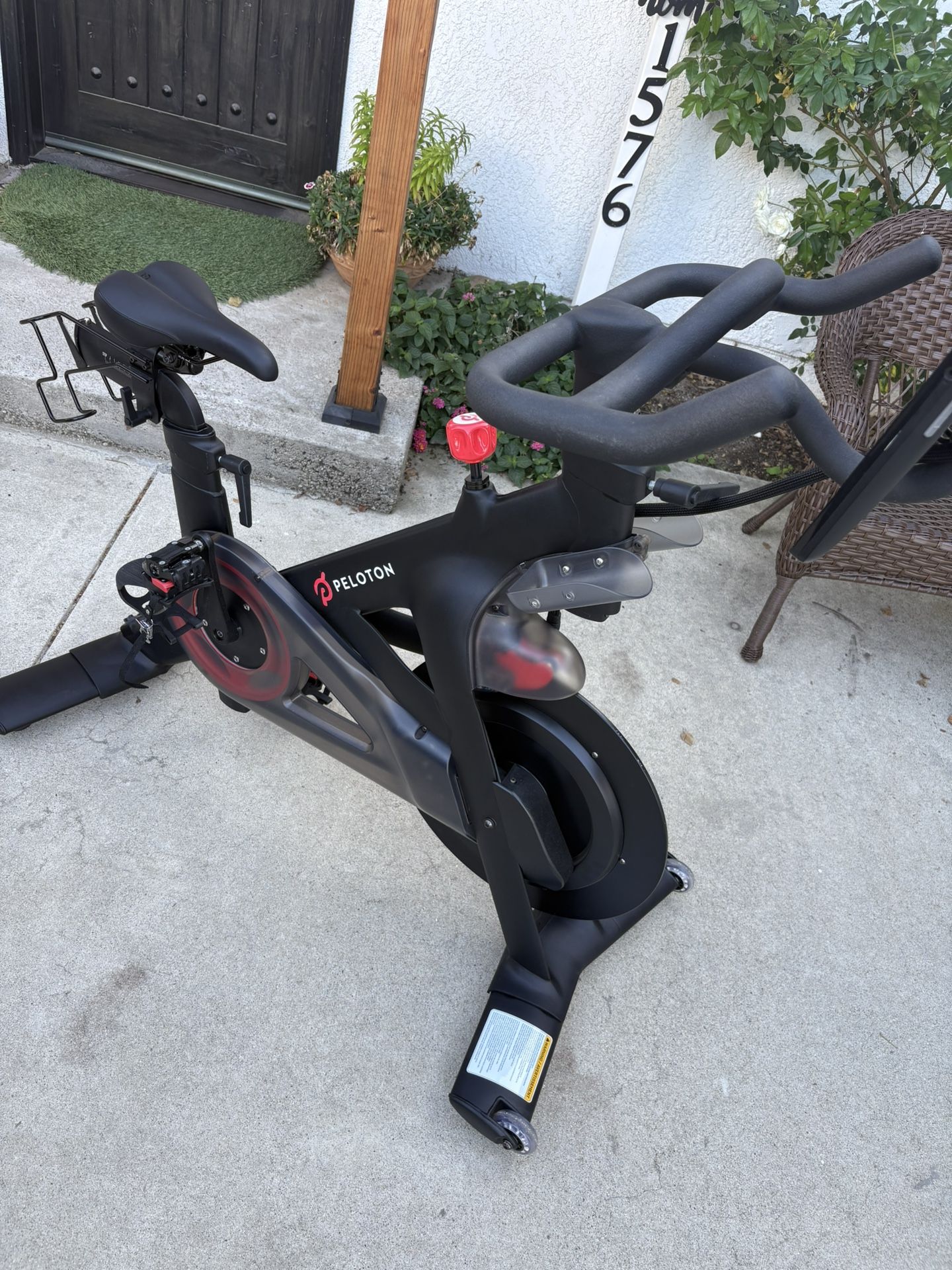 PELOTON BIKE LIKE NEW