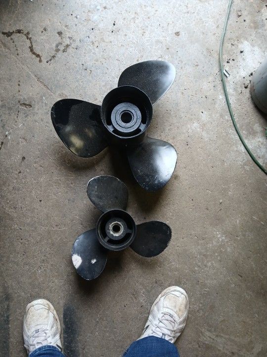 2 Props, Big One Is LH