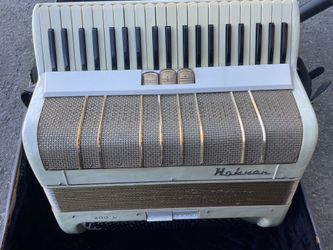 HOHNER ACCORDION TECLAS/PIANO $450 OBO PICKUP ONLY🔥
