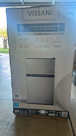 Vissani Mini fridge