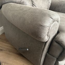 Oversized Recliner 