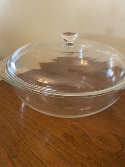Large clear Pyrex bowl w/lid