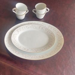 Noritake Vintage China 2 Oval Plates One Large And One Small And 4 Tea Cups 