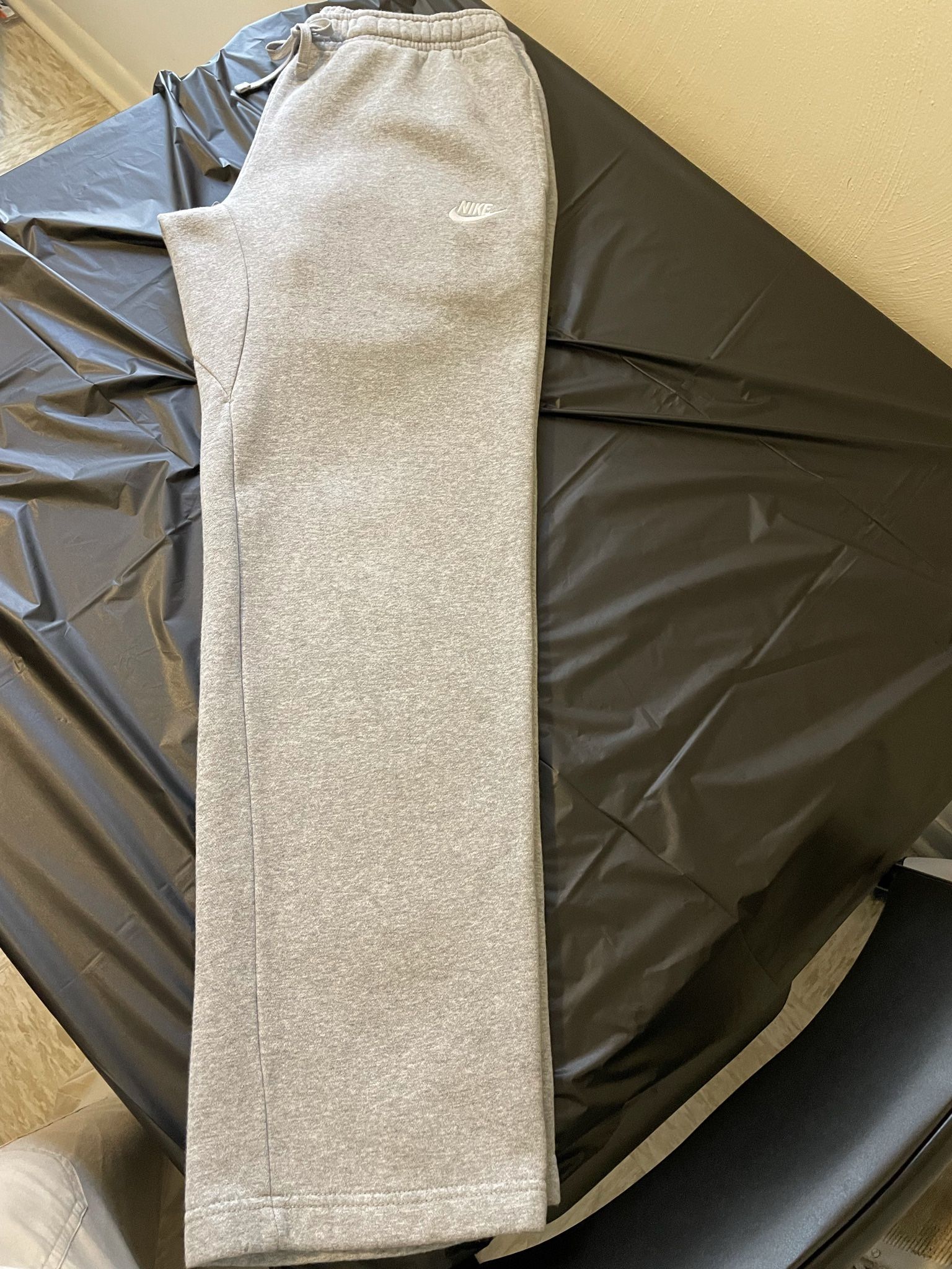 Men Nike Sweatpants (size Large)